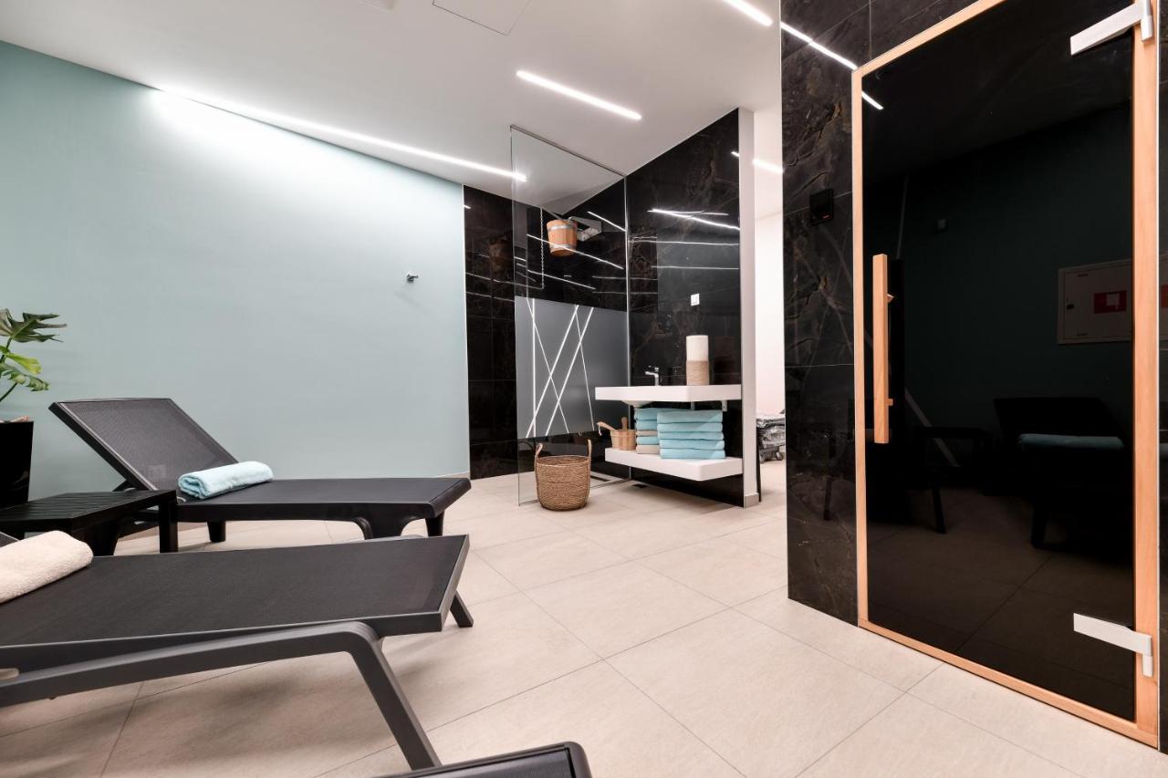 Crowonder Apartments & Rooms Oaza With Heated Swimming Pool And Sauna Turanj Exterior foto