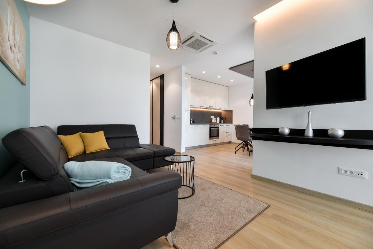 Crowonder Apartments & Rooms Oaza With Heated Swimming Pool And Sauna Turanj Exterior foto