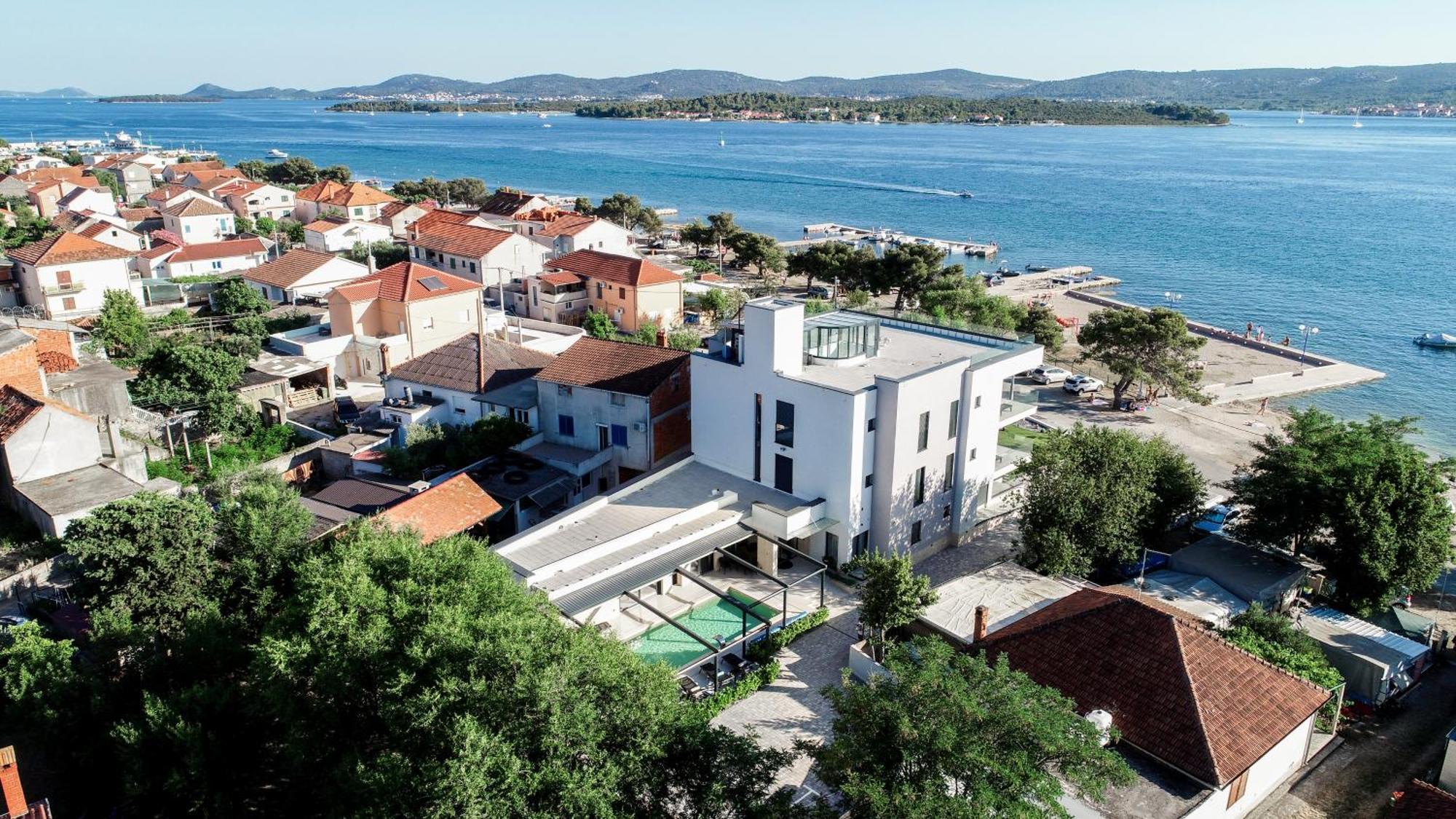 Crowonder Apartments & Rooms Oaza With Heated Swimming Pool And Sauna Turanj Exterior foto